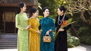 DOANH NHÂN HÀ BÙI RA MẮT THƯƠNG HIỆU PHÁP PHỤC BẠCH LIÊN 