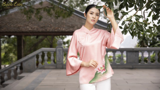 HOA HẬU NGỌC HÂN THANH KHIẾT TRONG THIẾT KẾ PHÁP PHỤC BẠCH LIÊN